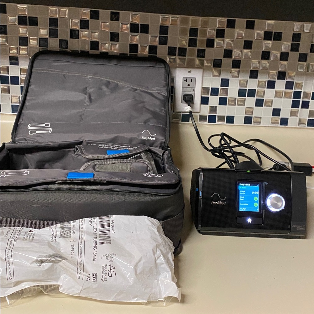JJ RESMED AIRSENSE 10 AUTOSET BLACK SLEEP APNEA MACHINE W/ CASE 0 RUN HOURS